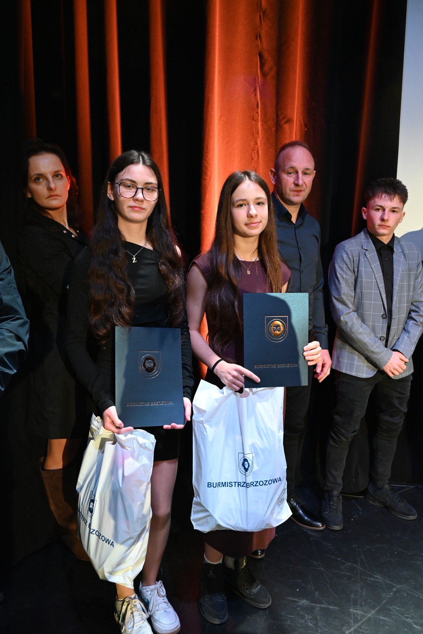 669169803 1418672610298768 3792158894575777833 N