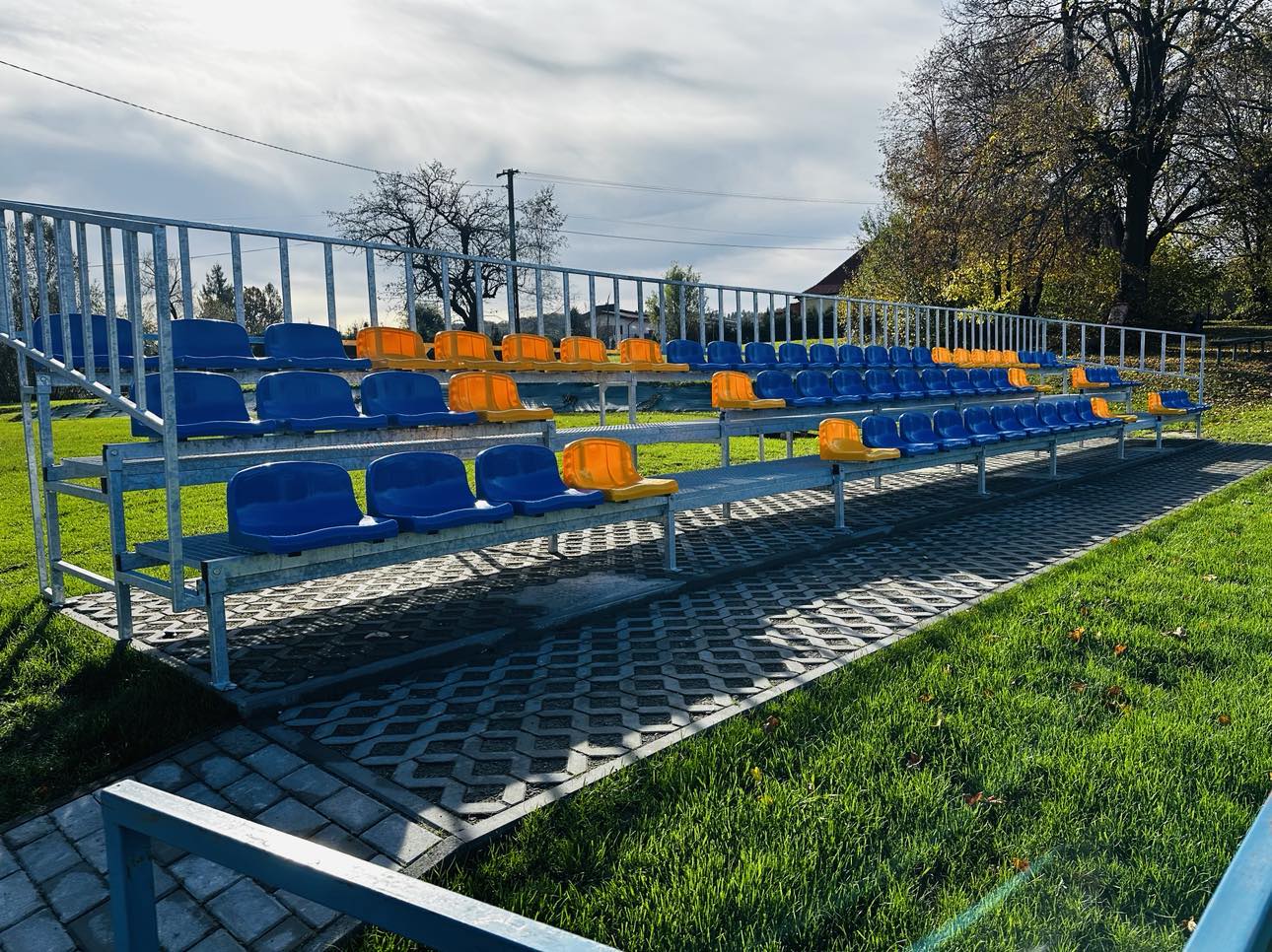 Nowe trybuny na stadionie w Zmiennicy