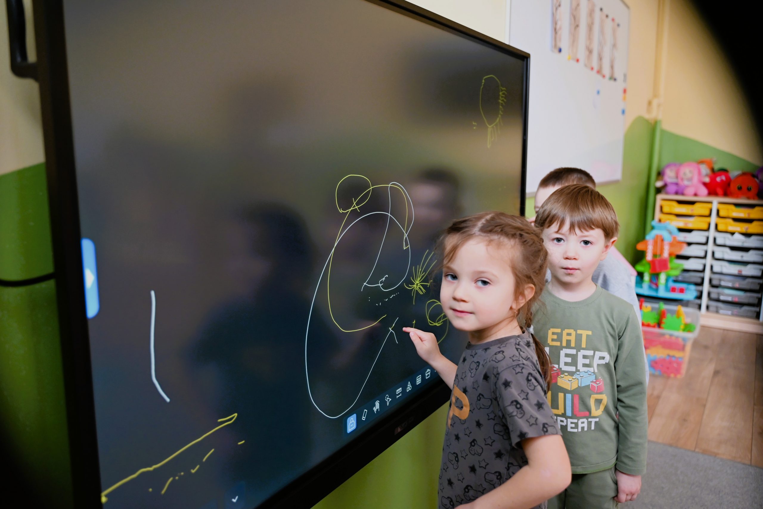 Interaktywne monitory w brzozowskich przedszkolach