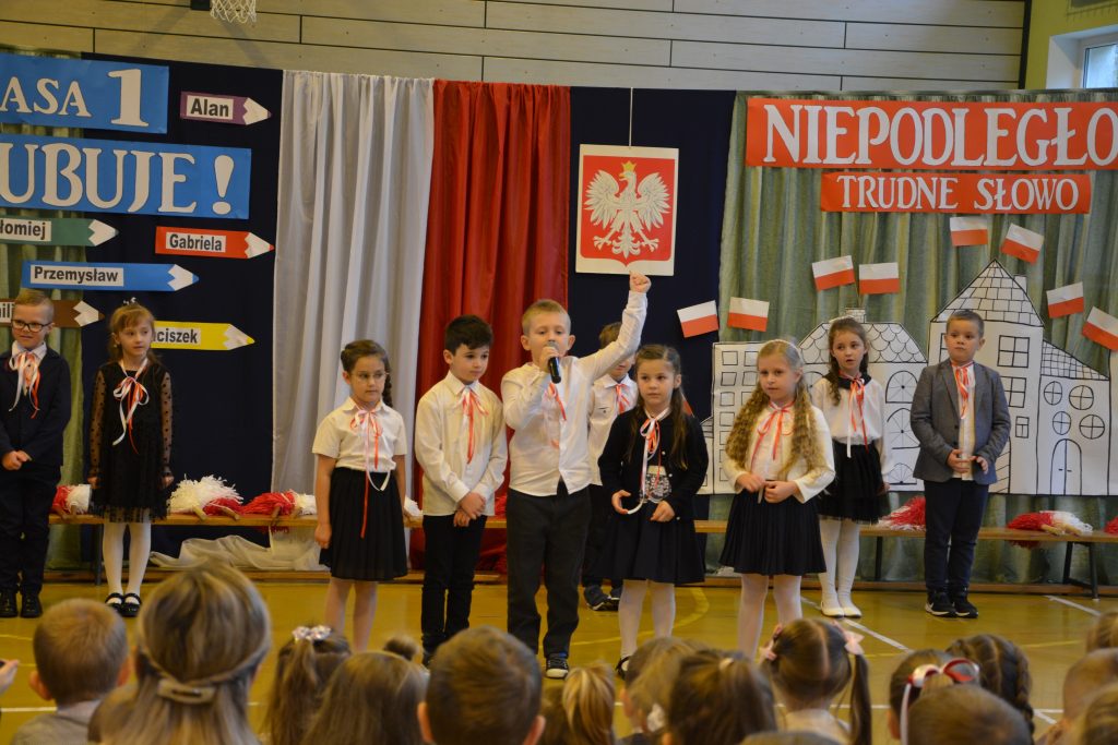 Pasowanie na uczniów w Szkole Podstawowej nr 2 w Przysietnicy