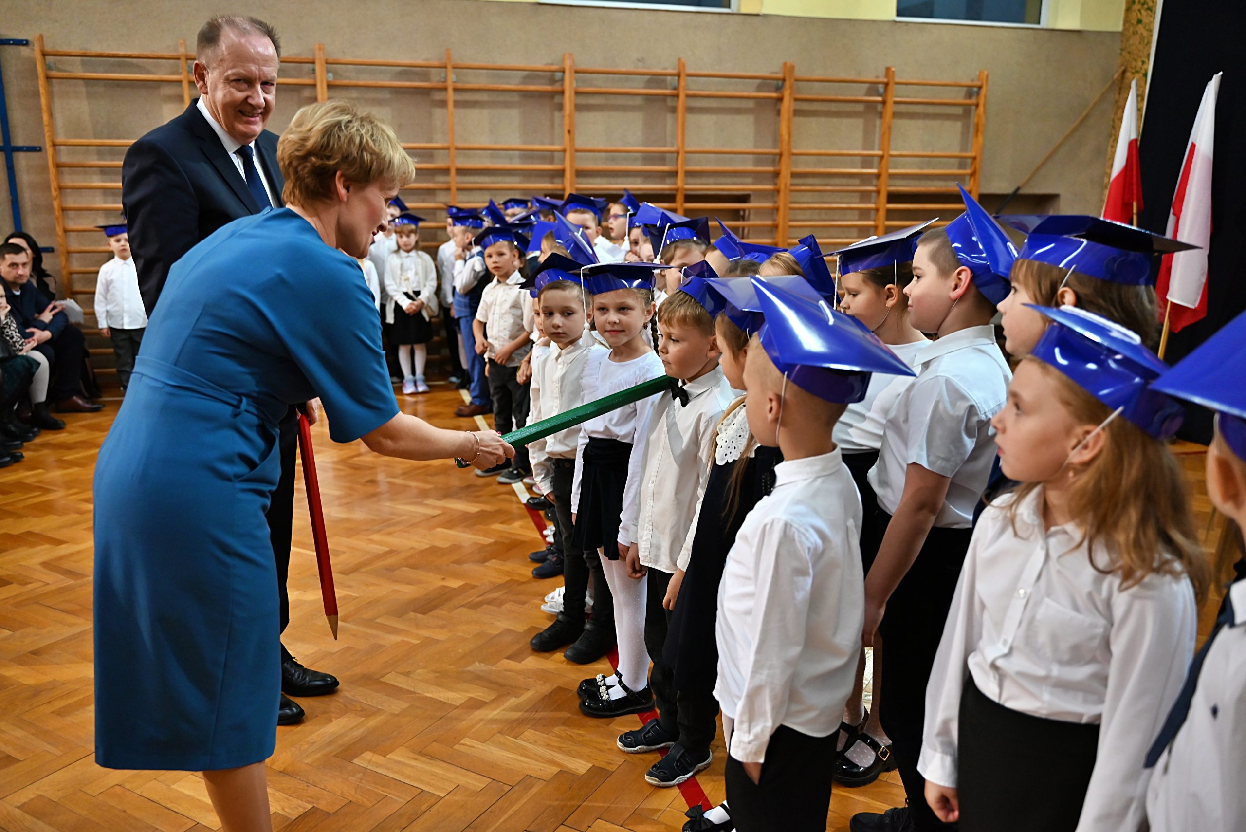 Pierwszoklasiści w Brzozowie pasowani na uczniów