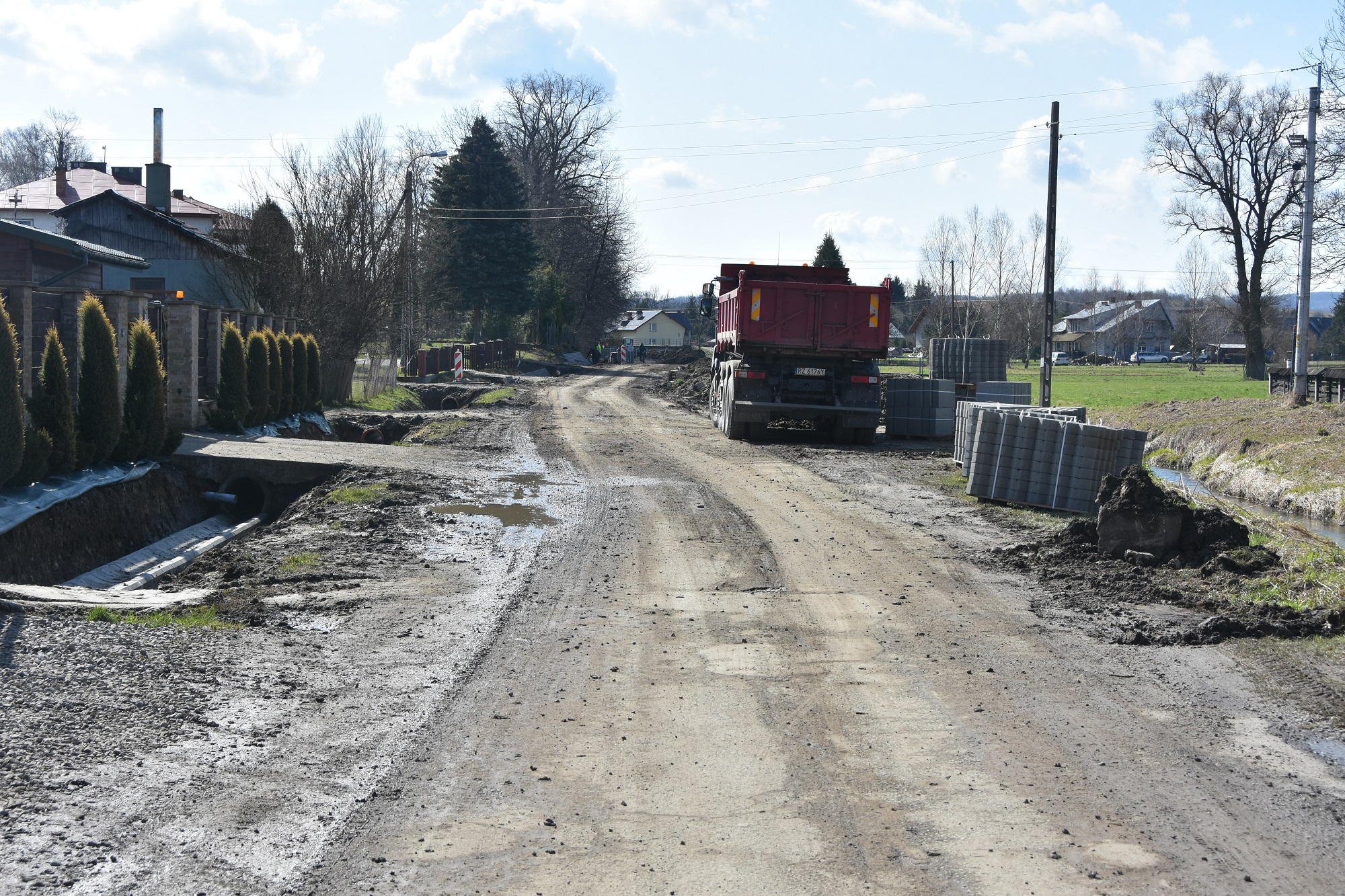 Ruszyła przebudowa drogi gminnej w miejscowości Humniska – Osiedle Widły