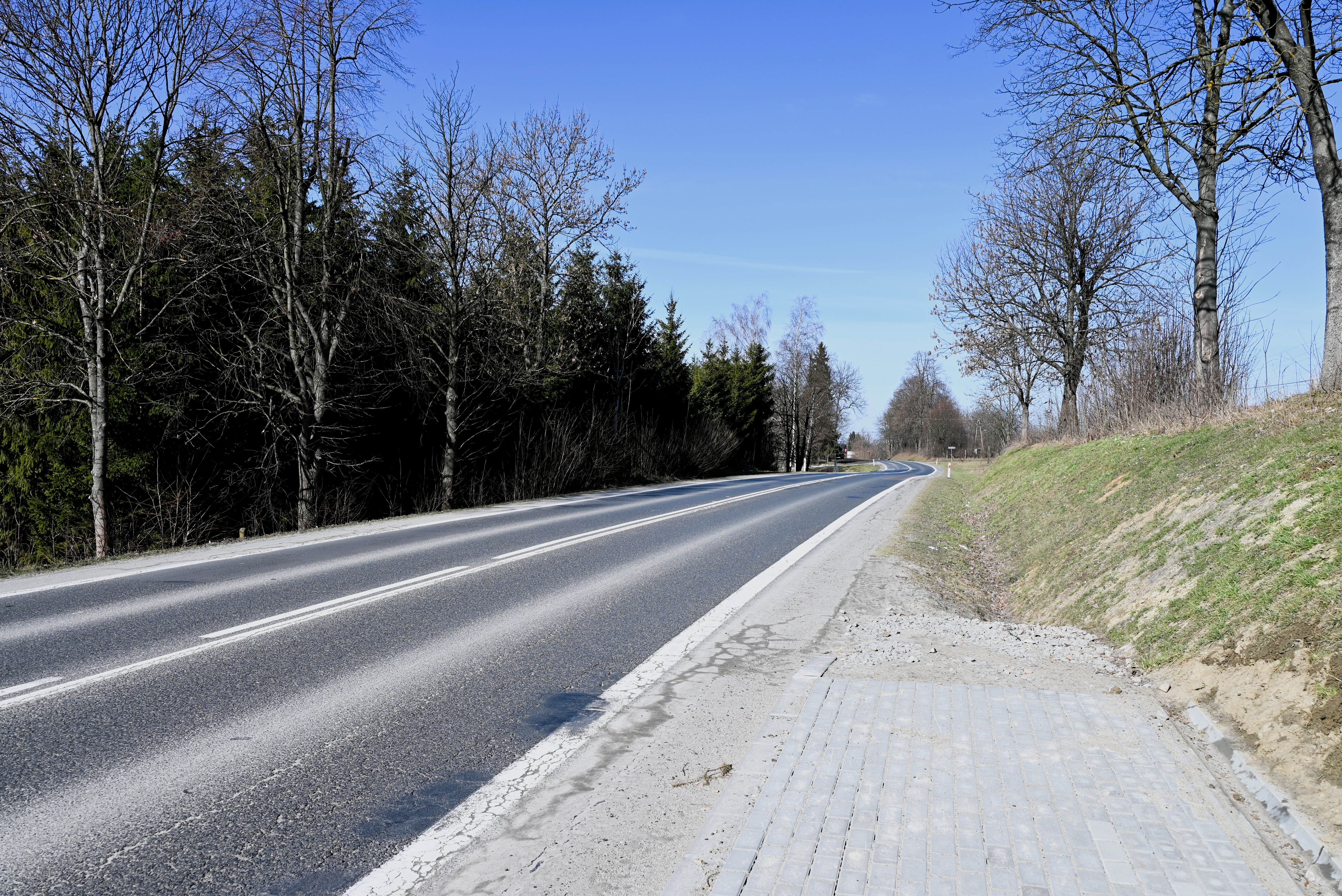 Budowa i remont chodników w Grabownicy Starzeńskiej – wspólna inwestycja samorządów