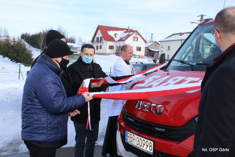 Przekazanie samochodu dla OSP w Górkach