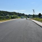 Droga asfaltowa nowo wyremontowana.